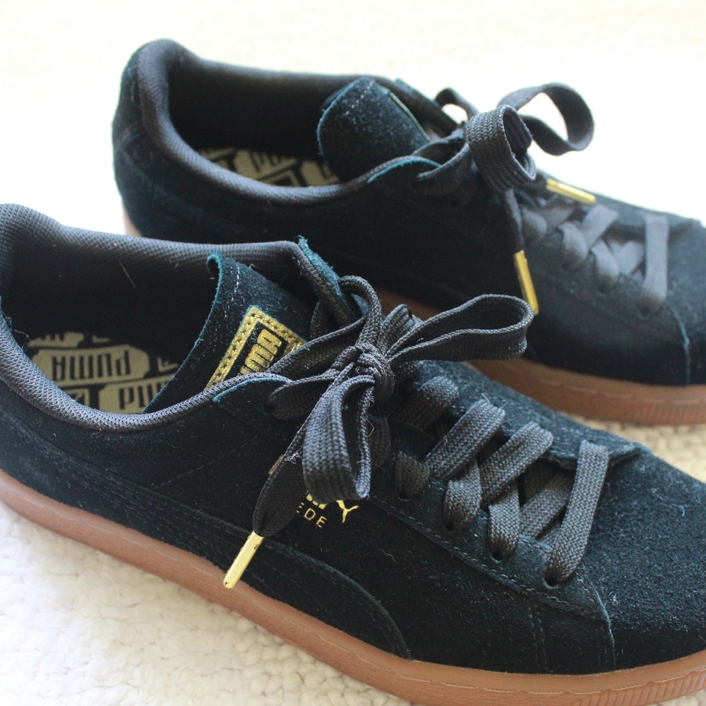 Women's Black Suede Pumas Size 8